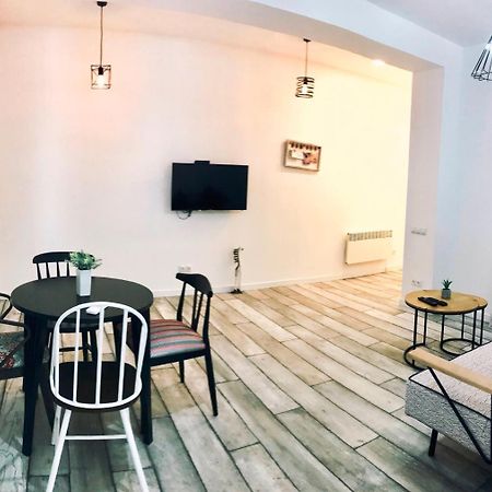 City Center Apartments By Happy Place Tbilisi ภายนอก รูปภาพ