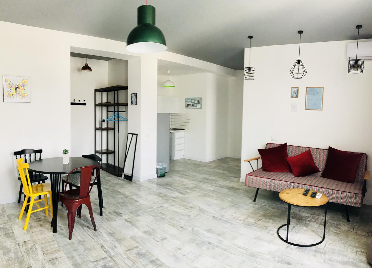 City Center Apartments By Happy Place Tbilisi ภายนอก รูปภาพ