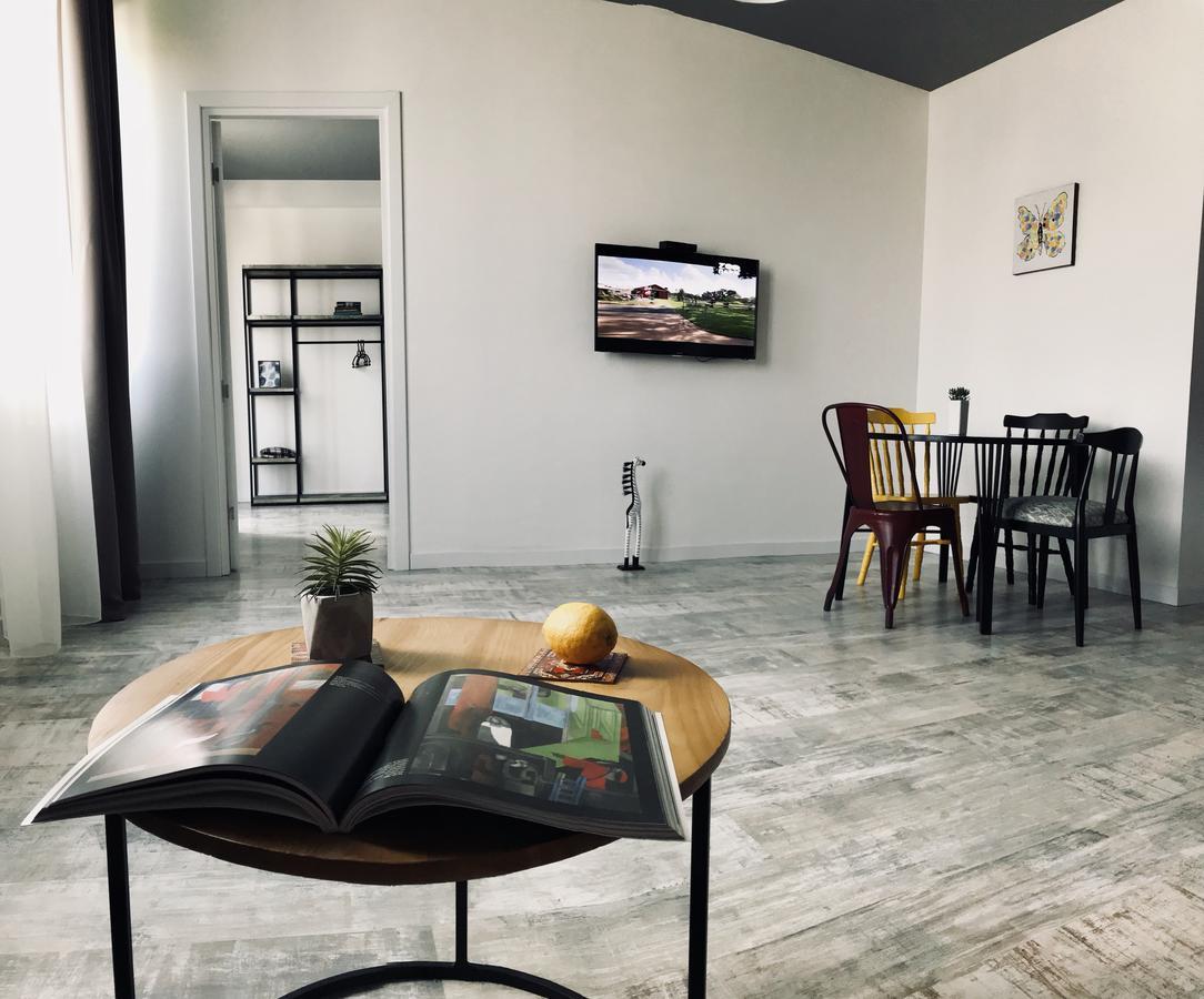 City Center Apartments By Happy Place Tbilisi ภายนอก รูปภาพ