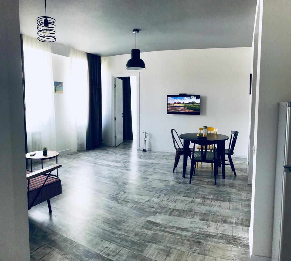 City Center Apartments By Happy Place Tbilisi ภายนอก รูปภาพ