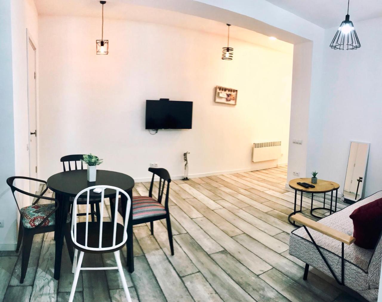 City Center Apartments By Happy Place Tbilisi ภายนอก รูปภาพ